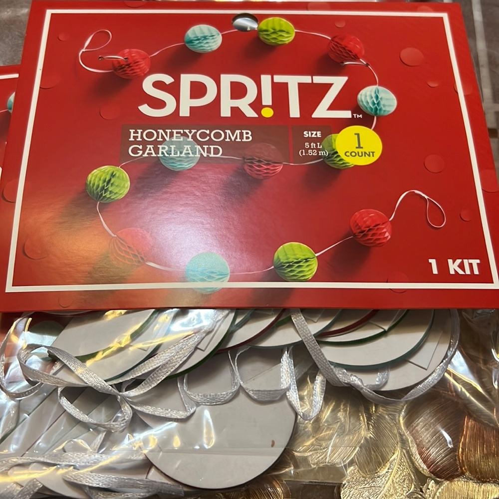 Spritz honey comb garland decorations